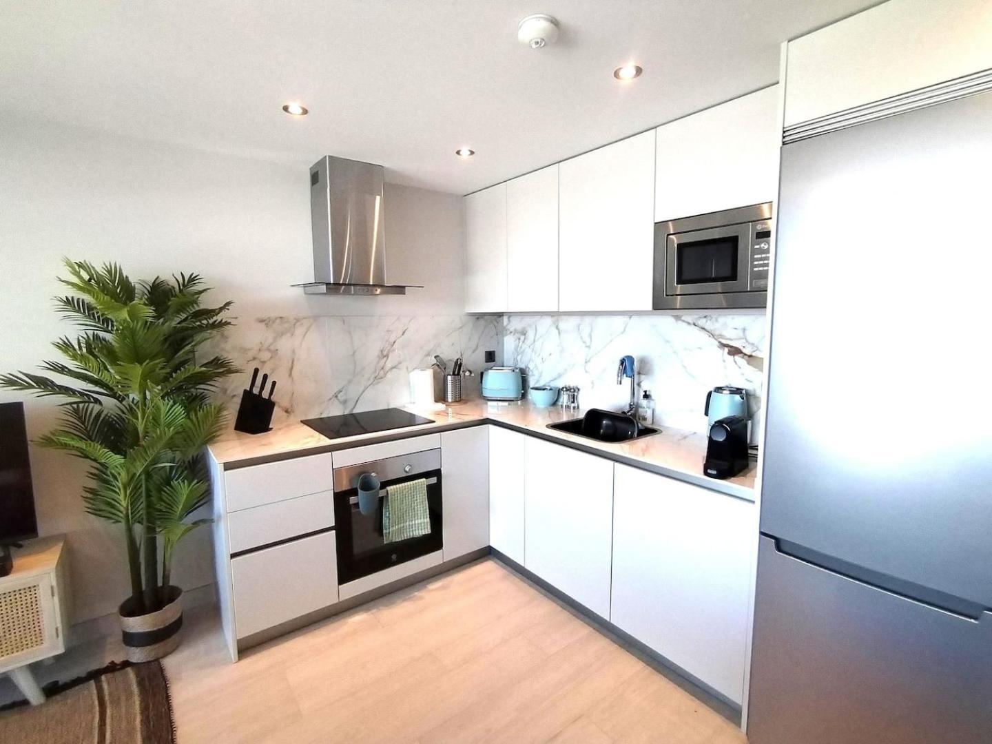גיברלטר Marina Club Luxury Private Studio With Pool And Incredible Views מראה חיצוני תמונה